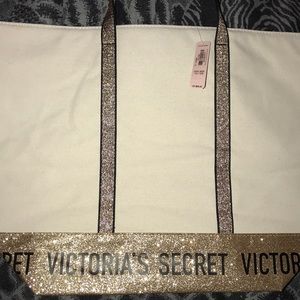 Victoria’s Secret bag . Never used .